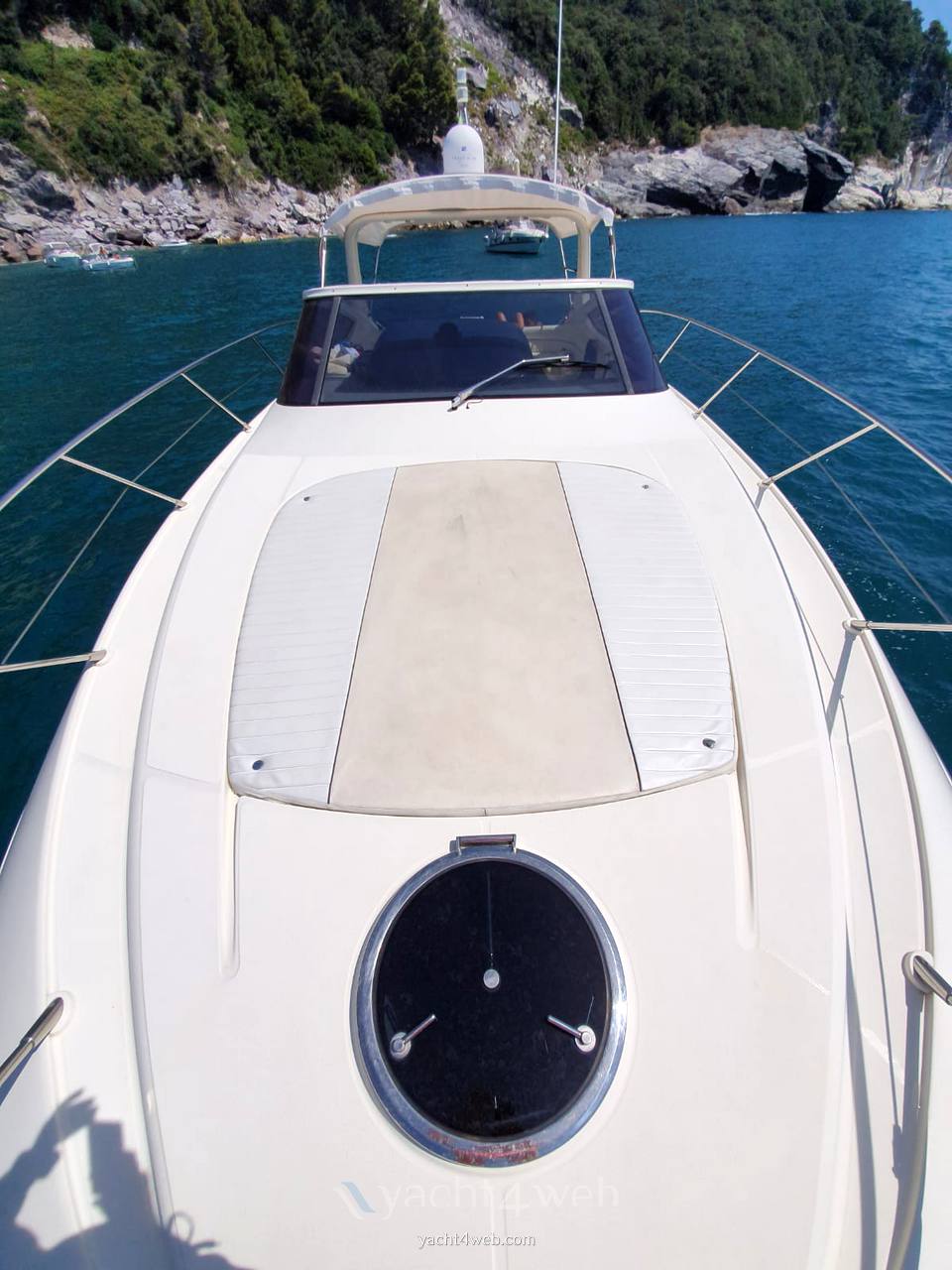 Cantieri di Sarnico 43 spider Exterior: detail