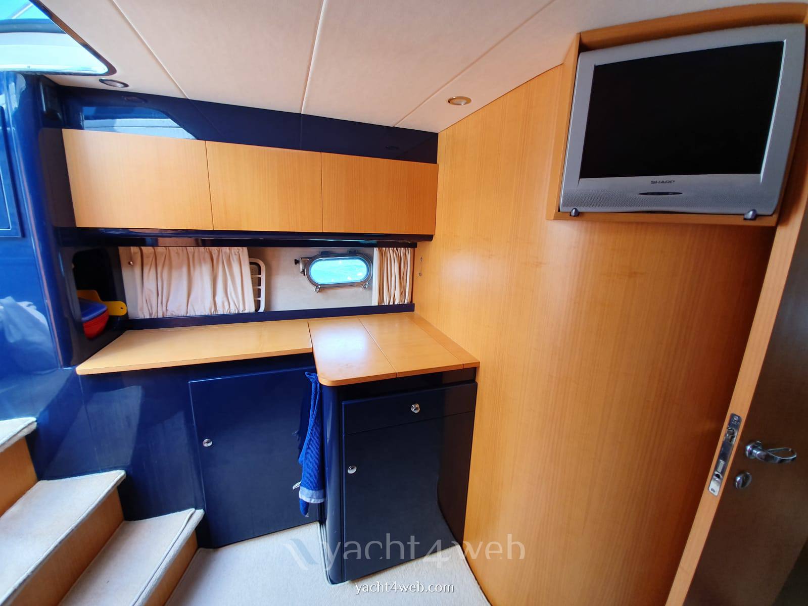 Cantieri di Sarnico 43 spider Inside