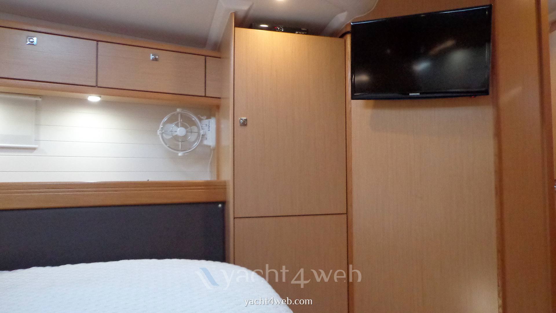 BAVARIA Cruiser 56 Inside