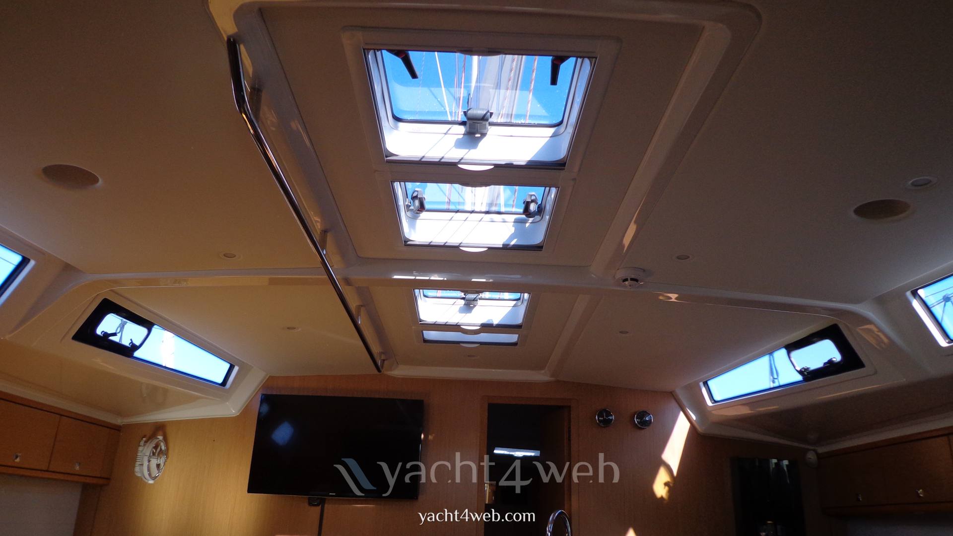 BAVARIA Cruiser 56 Inside