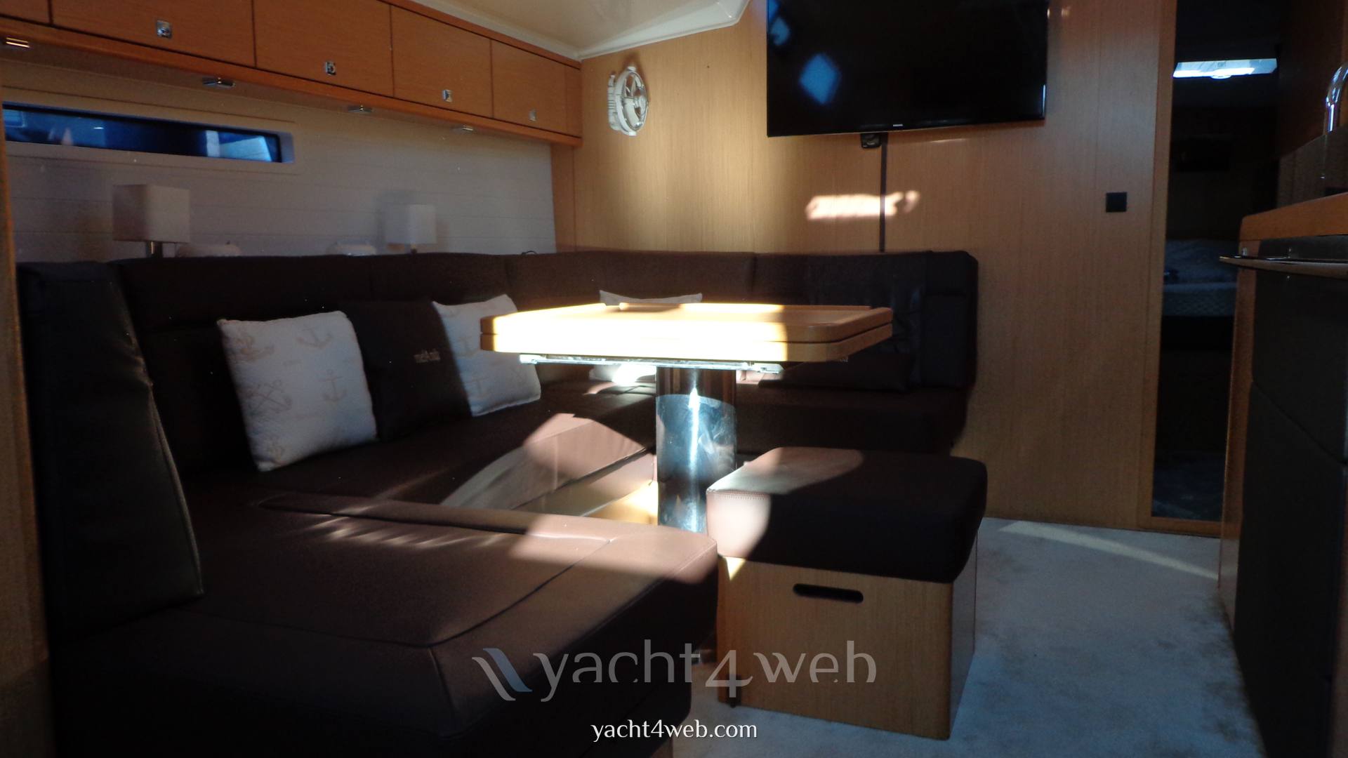 BAVARIA Cruiser 56 Inside