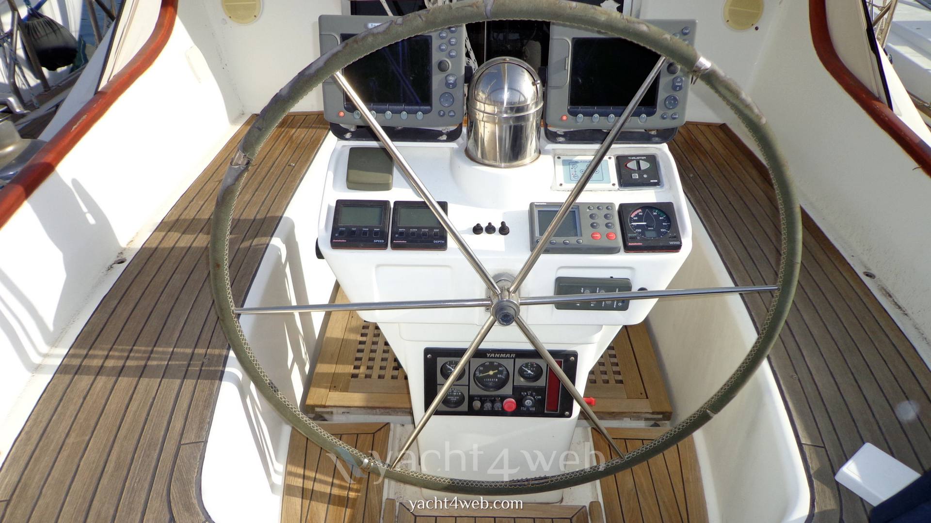 FRANCHINI 53l Exterior: detail