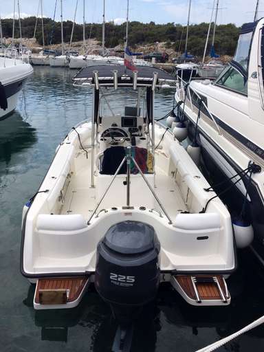 Boston Whaler Boston Whaler 210 outrage