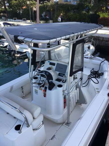 Boston Whaler Boston Whaler 210 outrage