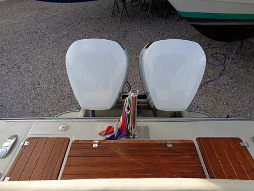 Boston Whaler Boston Whaler 25 outrage