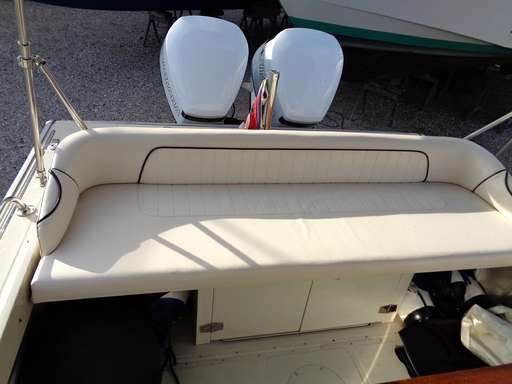 Boston Whaler Boston Whaler 25 outrage