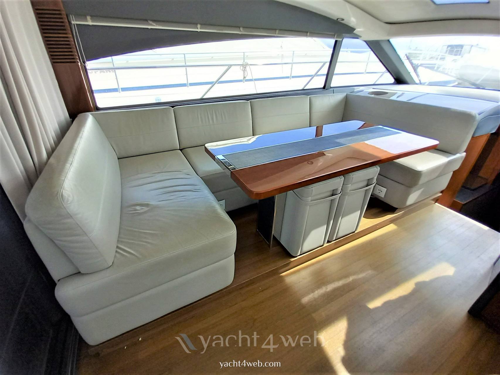 Princess V52 Yate a motor