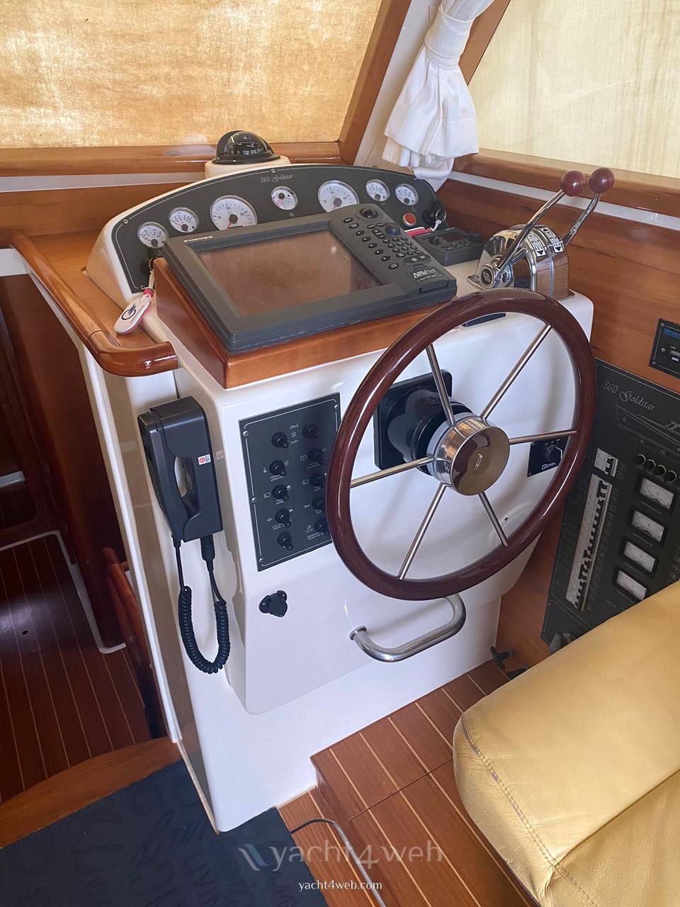 cantieri estensi Goldstar 360 Motorboot gebraucht zum Verkauf