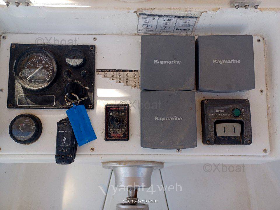 Beneteau Oceanis 411 celebration sailing boat