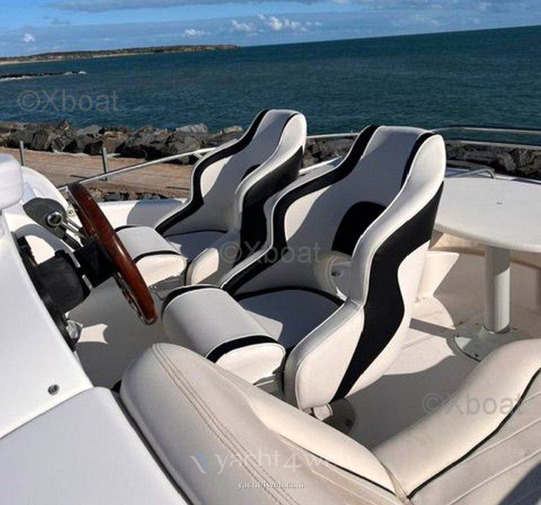 Jeanneau Prestige 32 motor boat