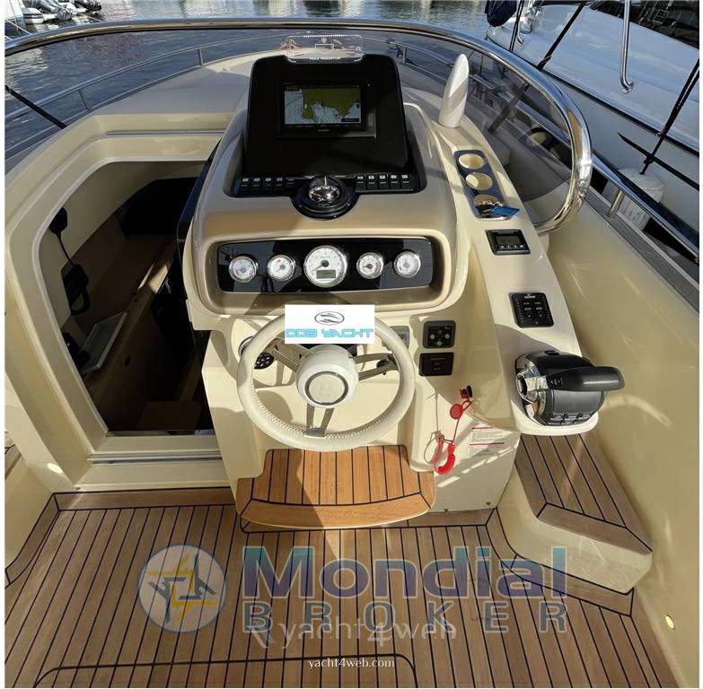 Invictus Gt 280 Motor boat used for sale