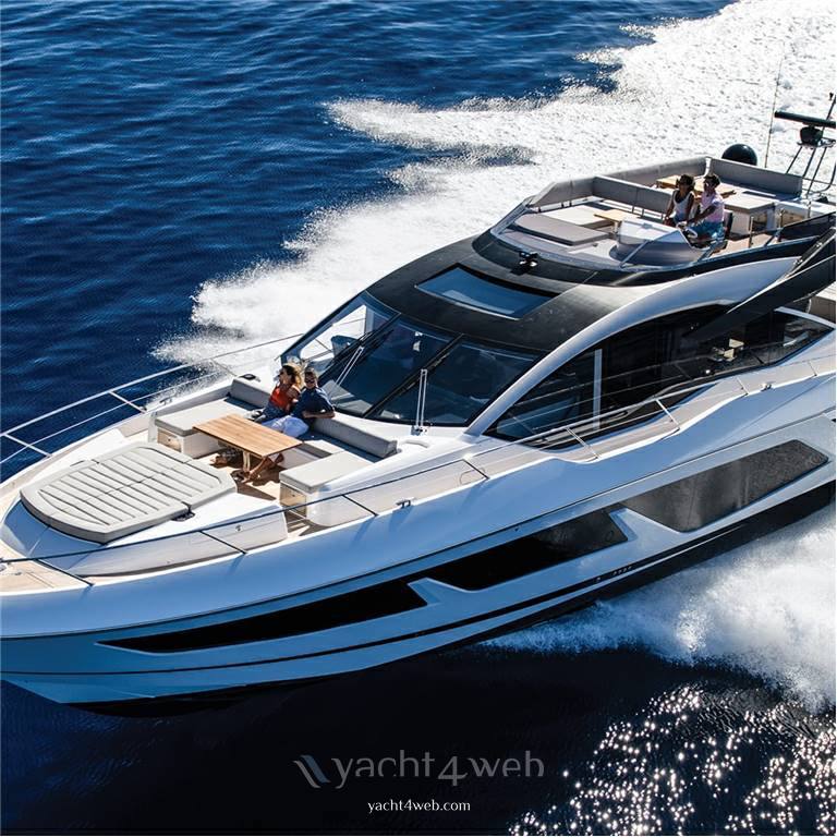 Sunseeker 74 sport yacht Флайбридж