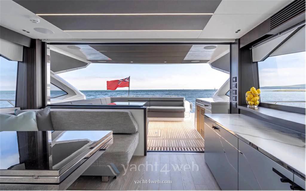 Sunseeker 74 sport yacht 驾驶桥楼 使用