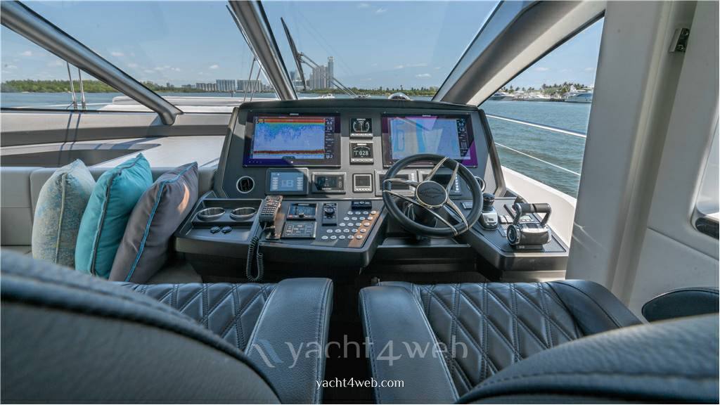 Sunseeker 74 sport yacht используется