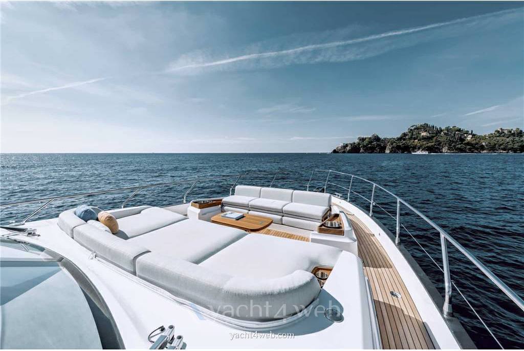 Azimut yachts Azimut fly 68 Моторная лодка используется для продажи