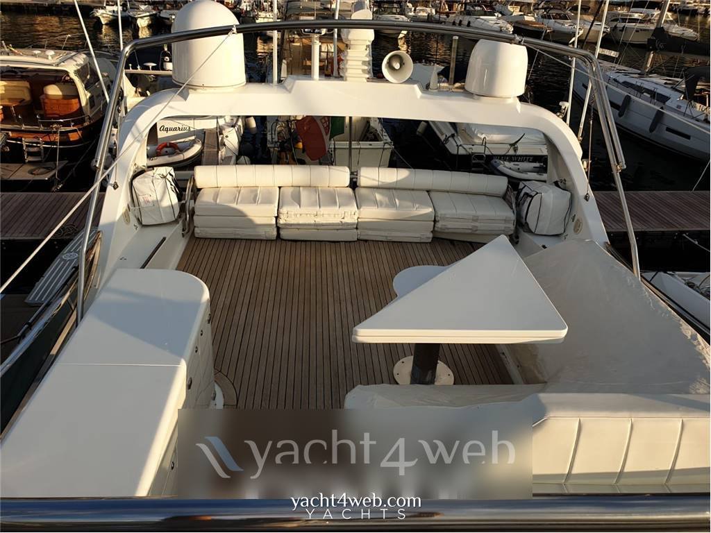 Fipa italiana yachts Maiora 20 s используется