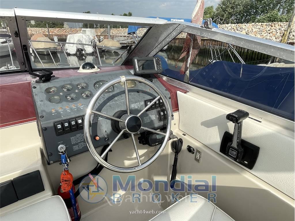 Maxum 2300 scr motor boat
