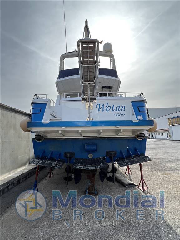 Mochi craft 46 fly Motor boat used for sale