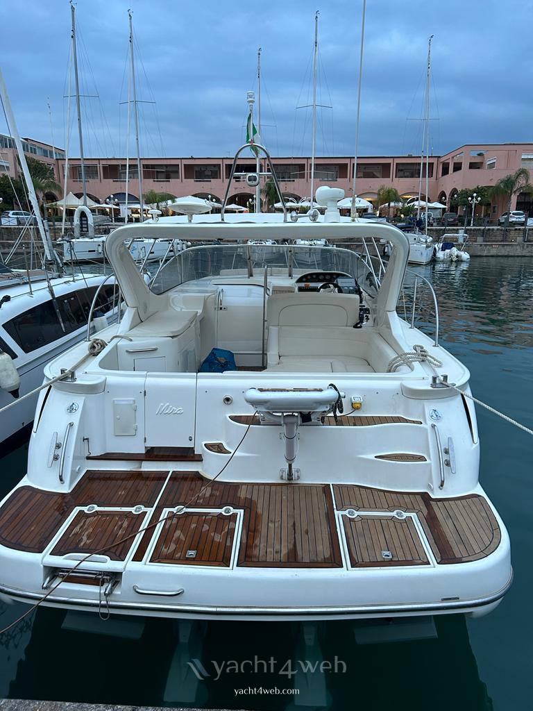 Innovazione & Progetti Mira 37 Моторная лодка используется для продажи