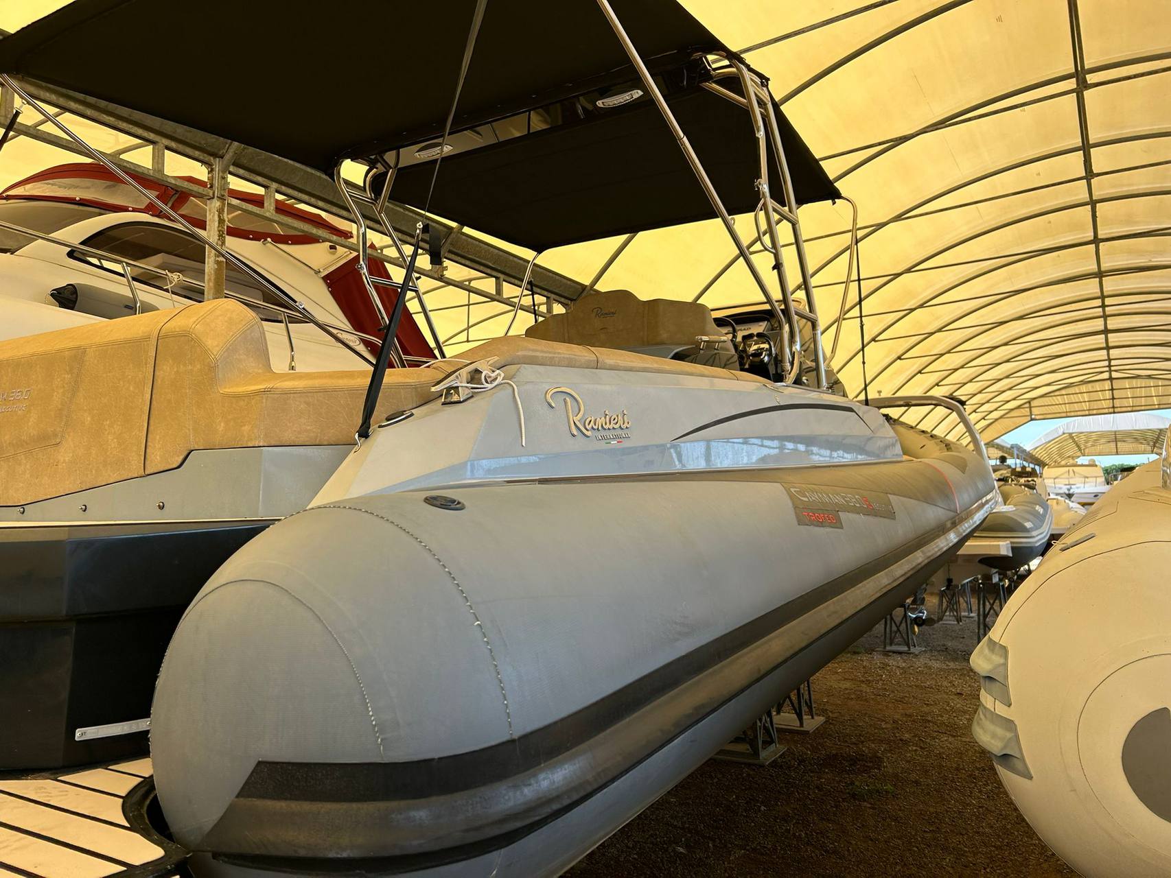 Ranieri International Cayman 38 executive trofeo Aufblasbar Gebrauchte Boote zum Verkauf
