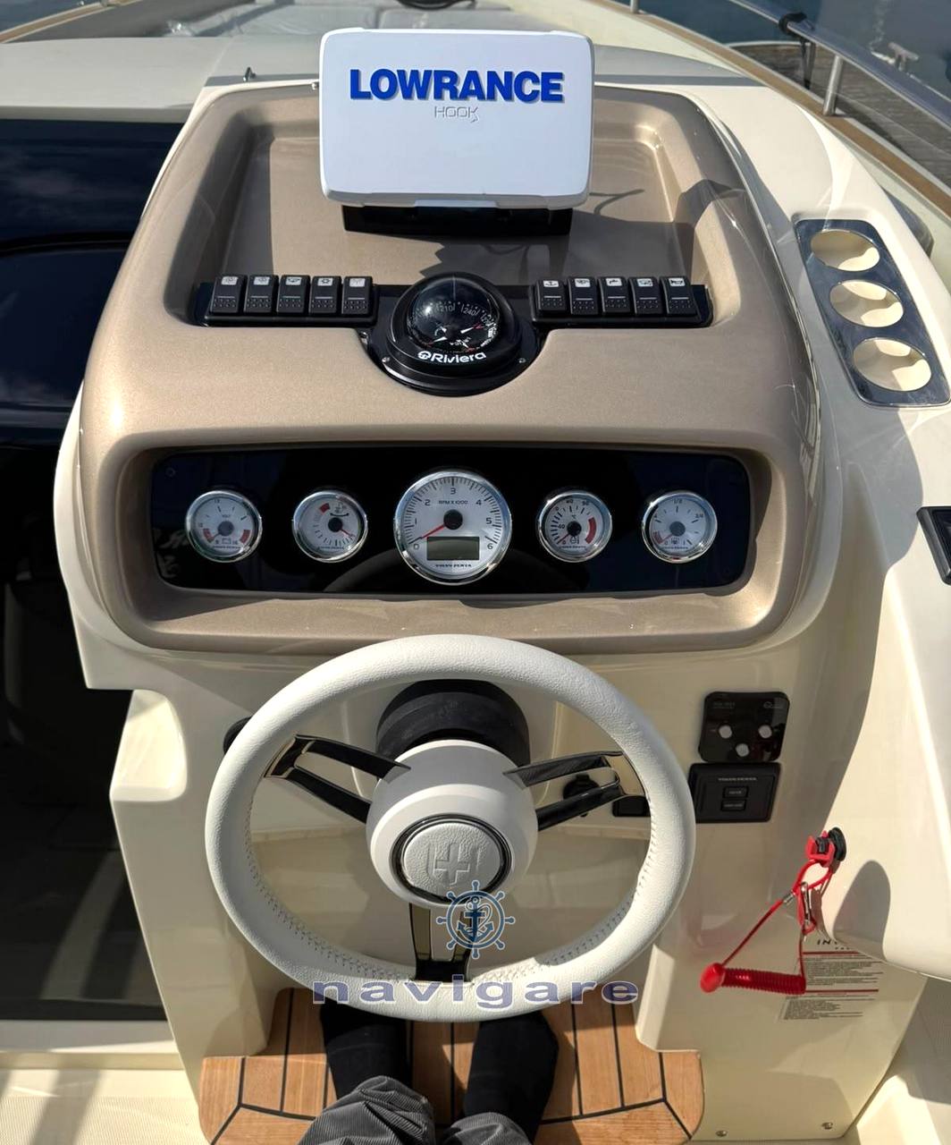 Invictus Gt280 barco de motor