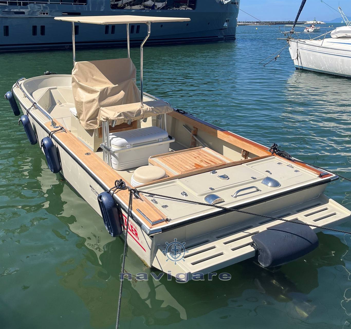 Boston whaler 23 outrage