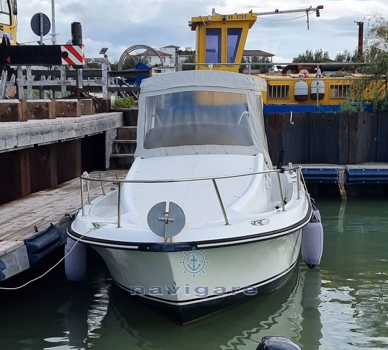 Royal yacht group Harpoon 255 walkaround