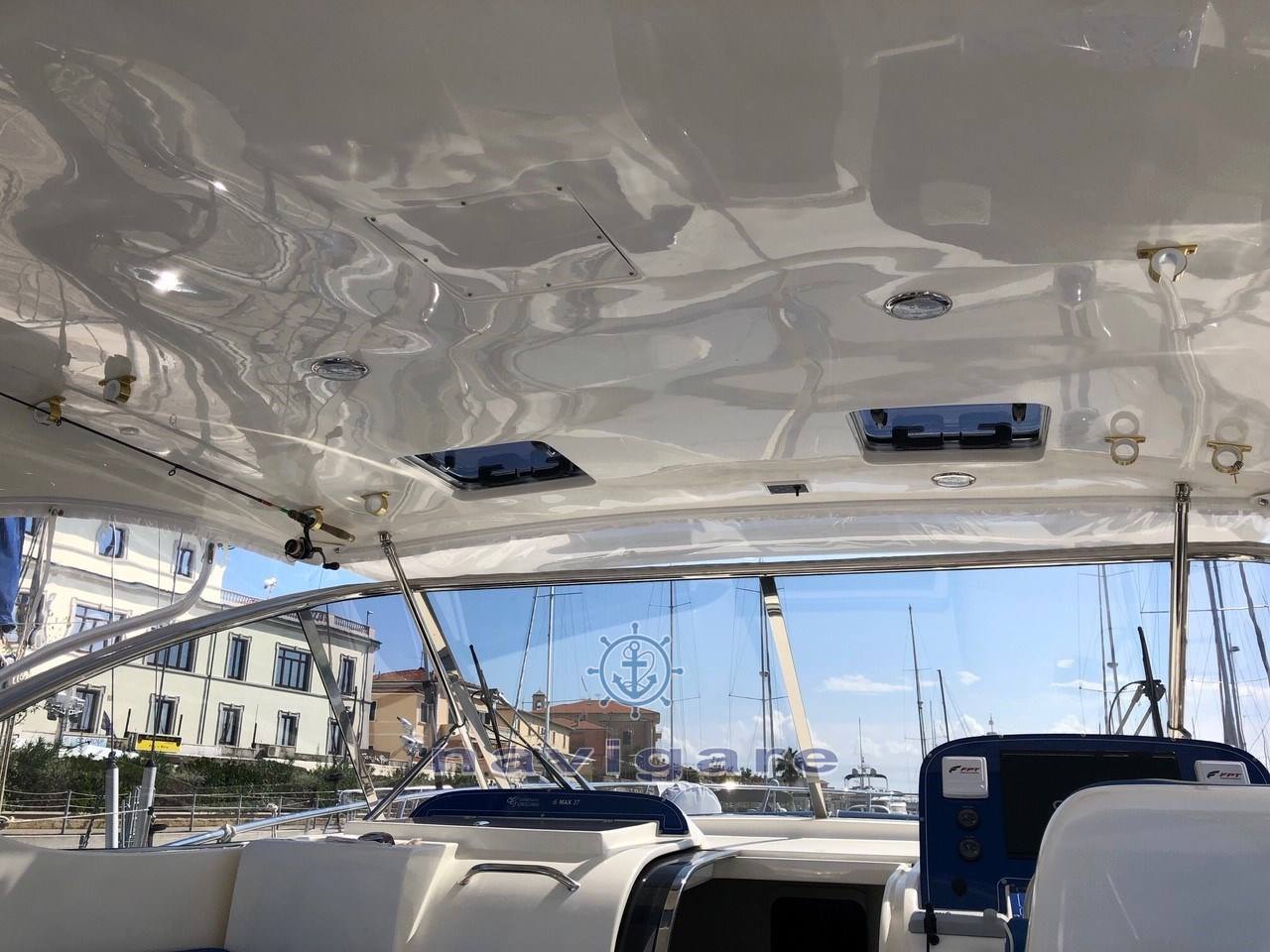 Cantiere gregorini Di max 37 hard top Barco de motor Vendo nuevo