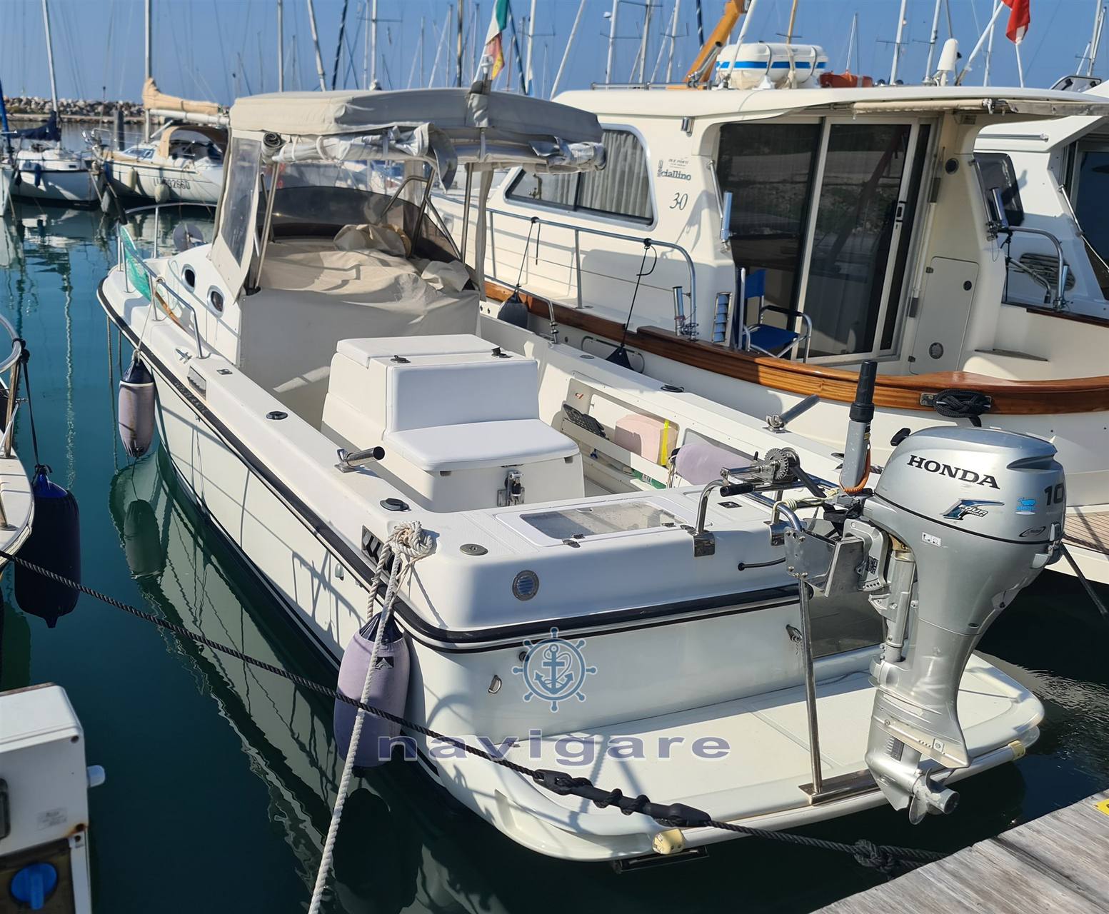 Royal yacht group Harpoon 255 walkaround 