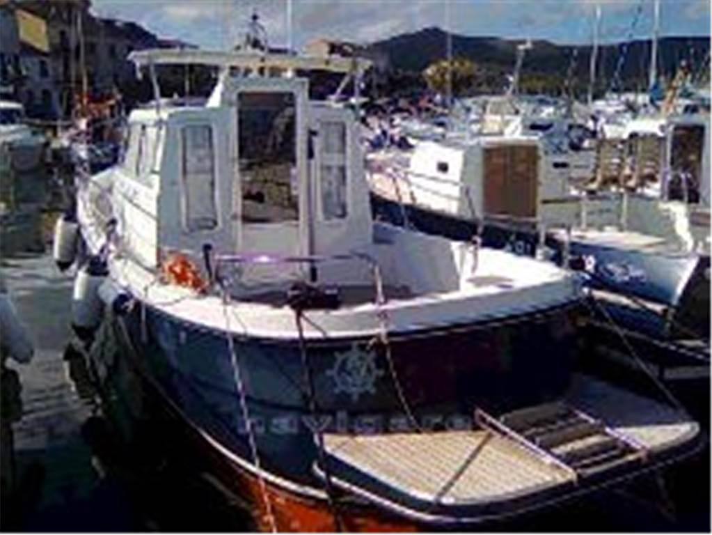 Parente Delfino 7.5 cabin bateau à moteur