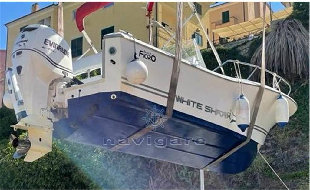 Kelt White shark 226 open Моторная лодка используется для продажи