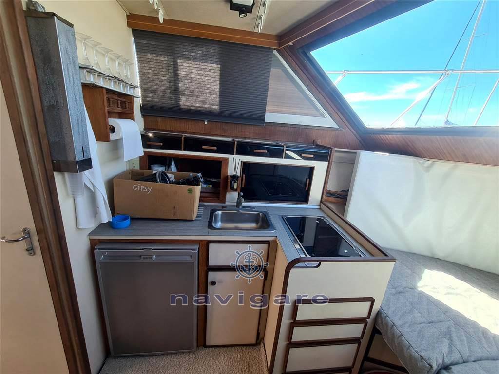 Hatteras 32 Motor boat used for sale