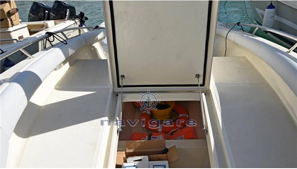 Tuccoli Marine T250 vm barco a motor