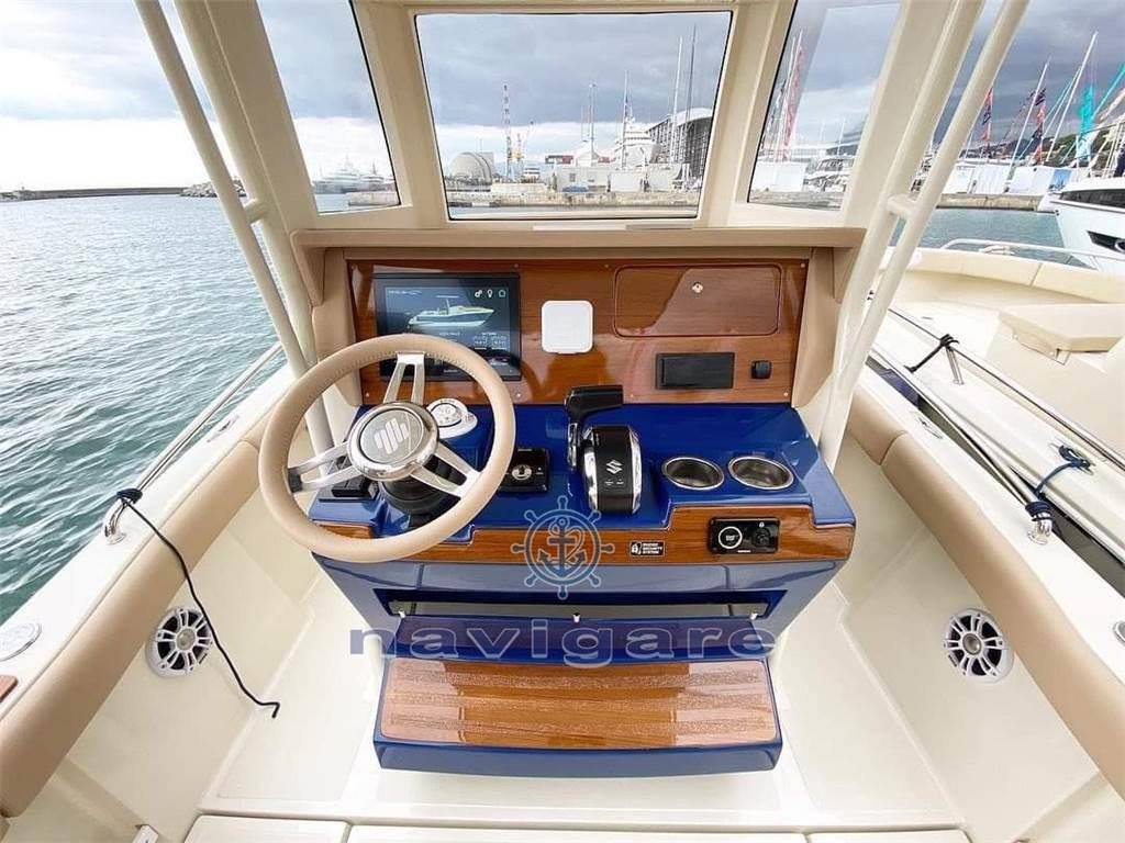 Tuccoli Marine T250 capraia bateau à moteur