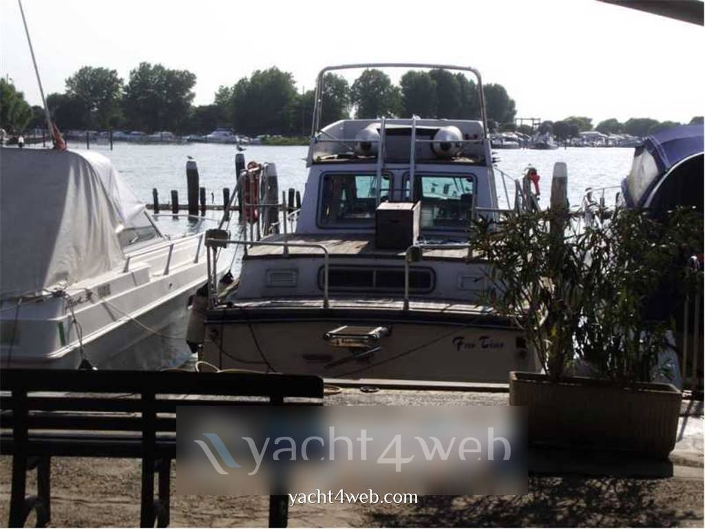 Moschini Trawler 40 diesel Моторная лодка используется для продажи