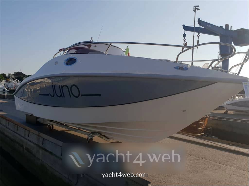 Noleggio rent charter Juno 590 - con patente Моторная лодка Хартия