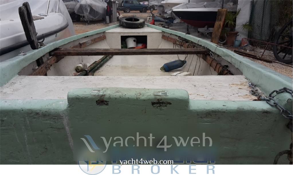 Barca da pescatore 5.50 mt Моторная лодка используется для продажи