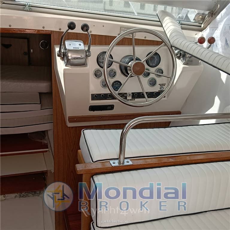 Bertram yacht 28' sport convertible