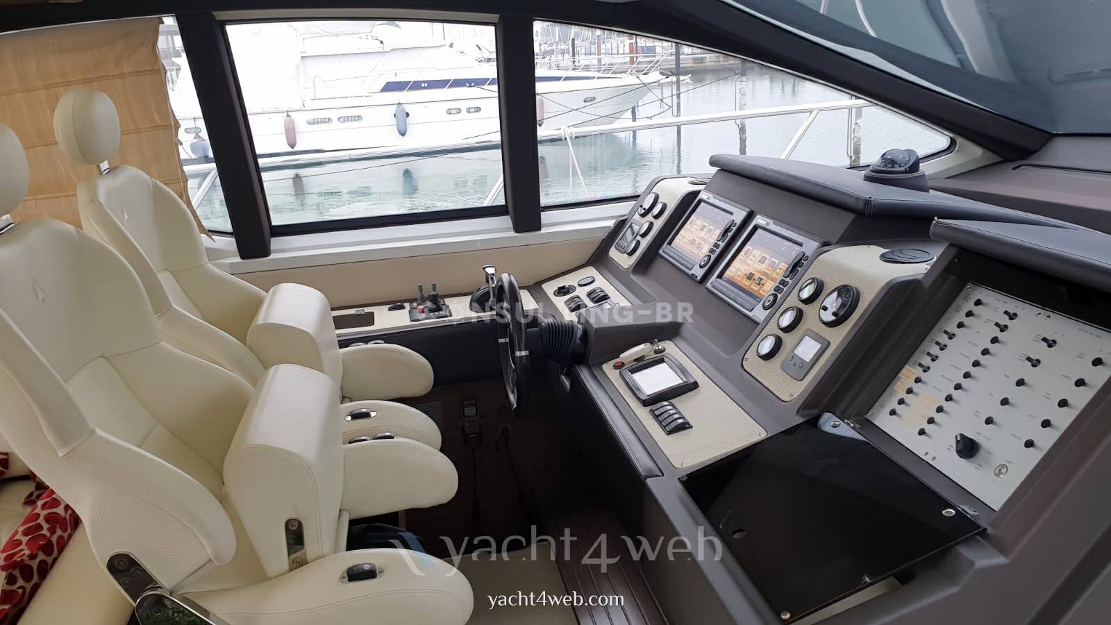 Azimut 62 s bateau à moteur