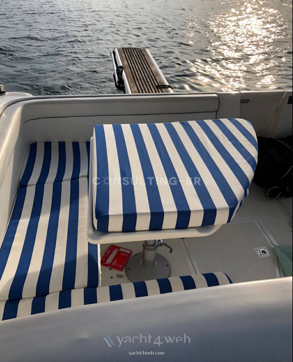 Innovazione & progetti Mira 37 bateau à moteur