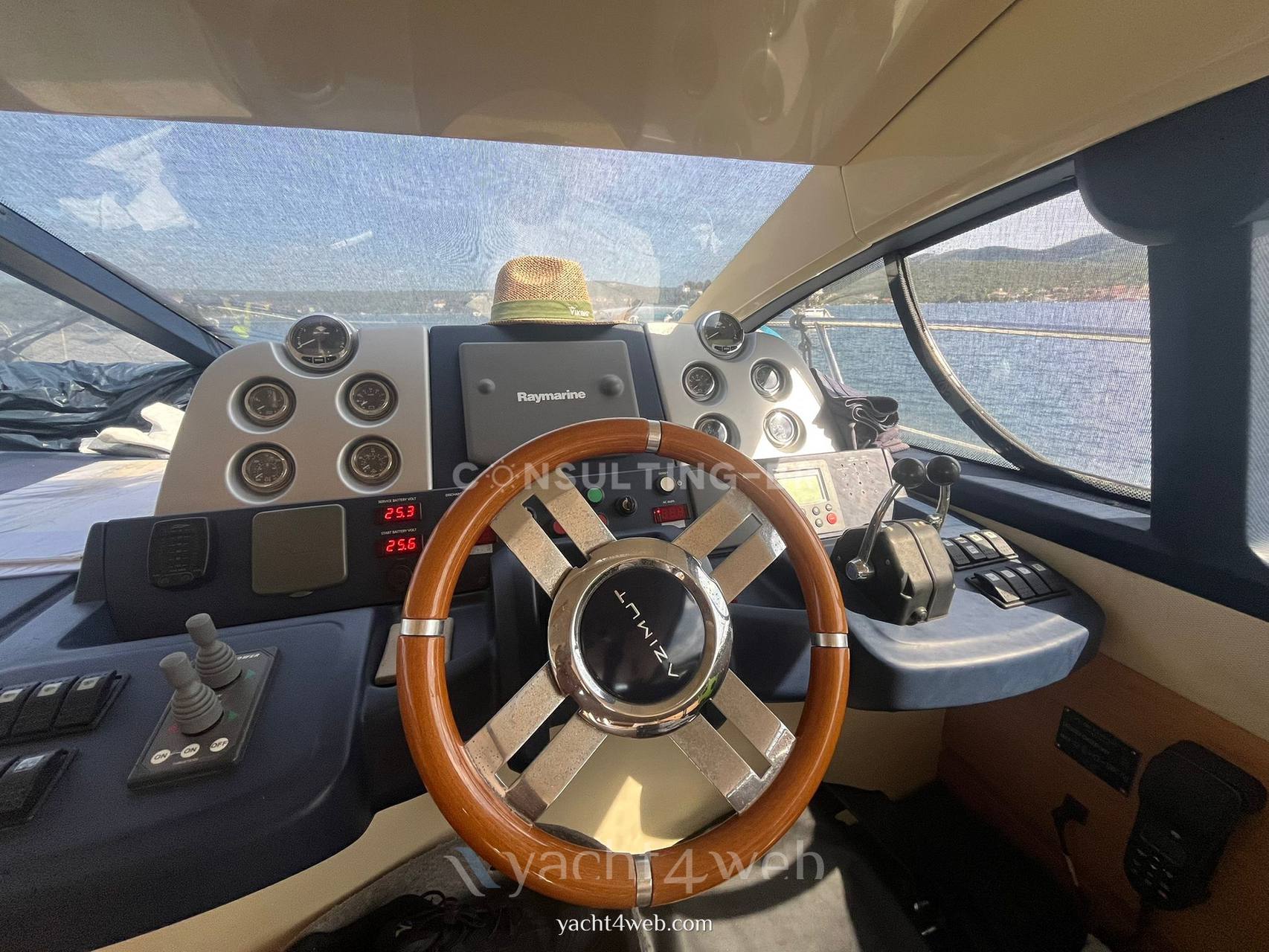 Azimut 43 fly Photo