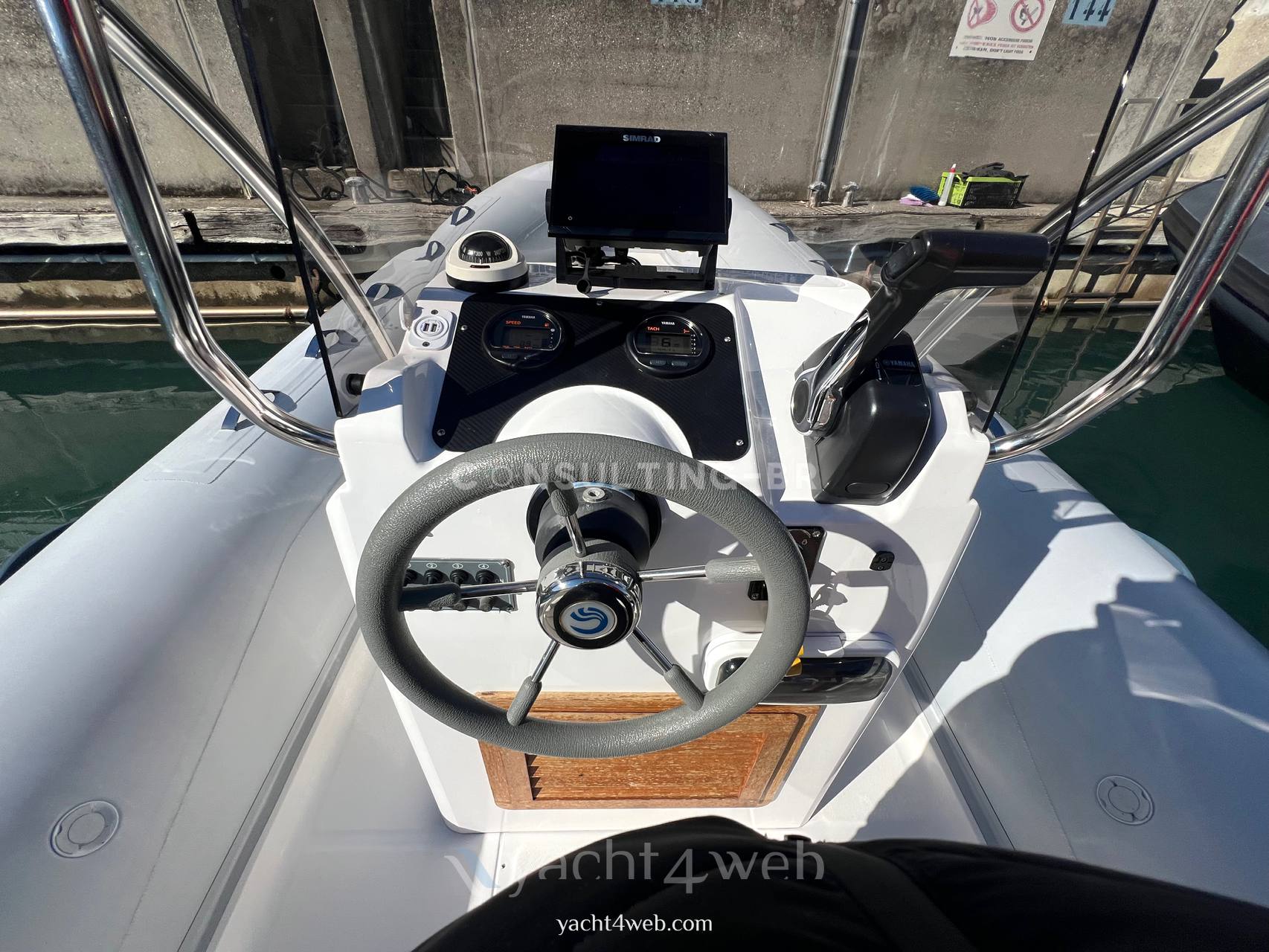 Capelli Tempest 626 bateau à moteur
