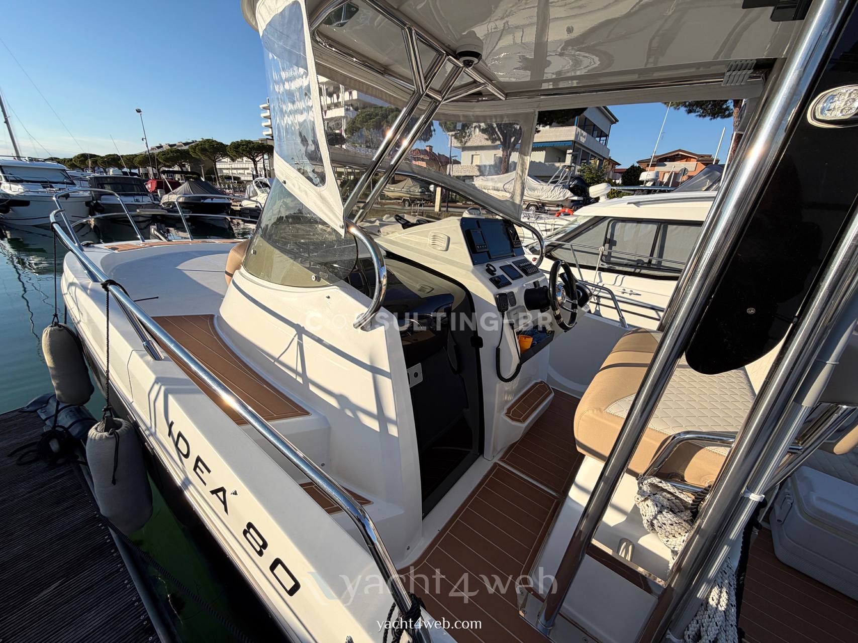 Idea marine 80 t-top wa usado