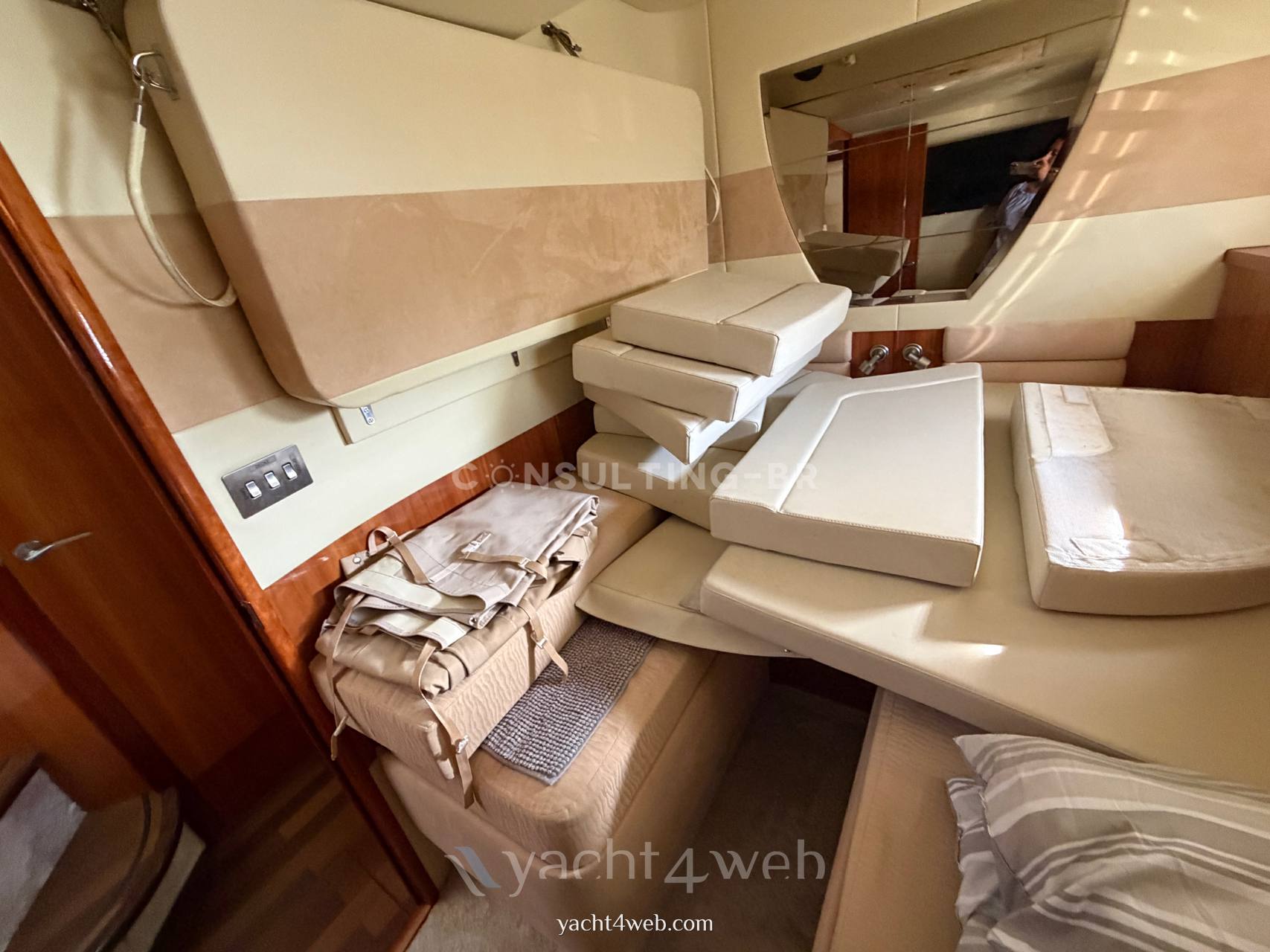 Sealine T60 barco de motor