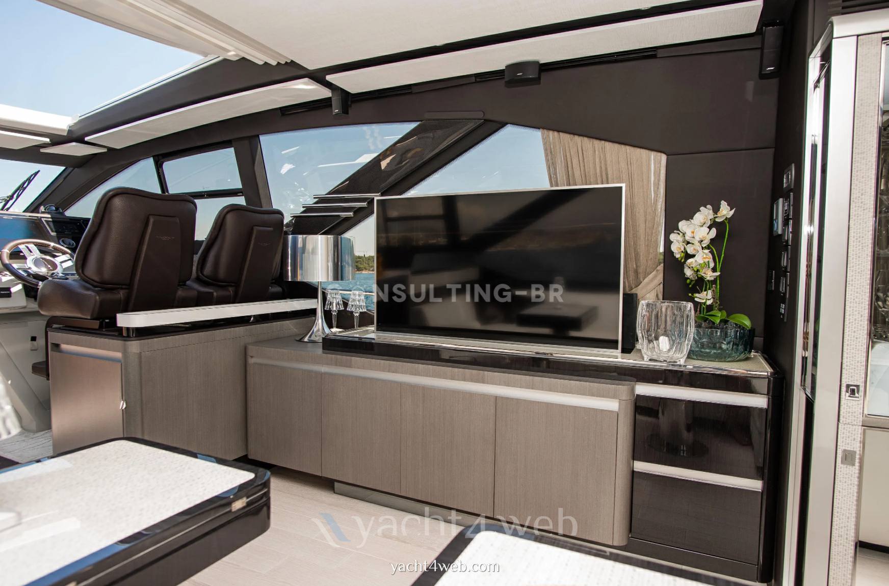 Azimut S7 驾驶桥楼