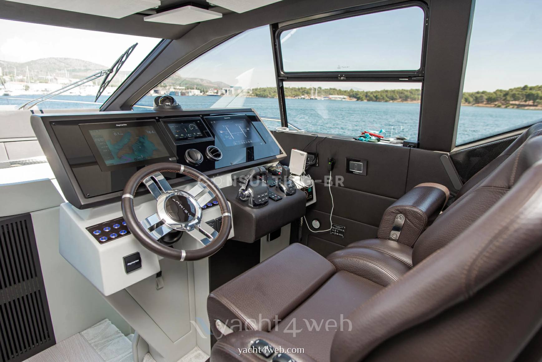 Azimut S7 机动船