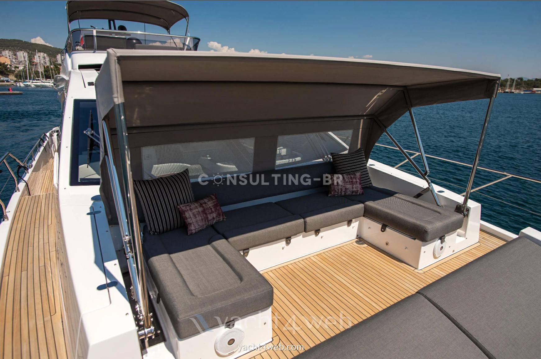 Azimut S7 驾驶桥楼