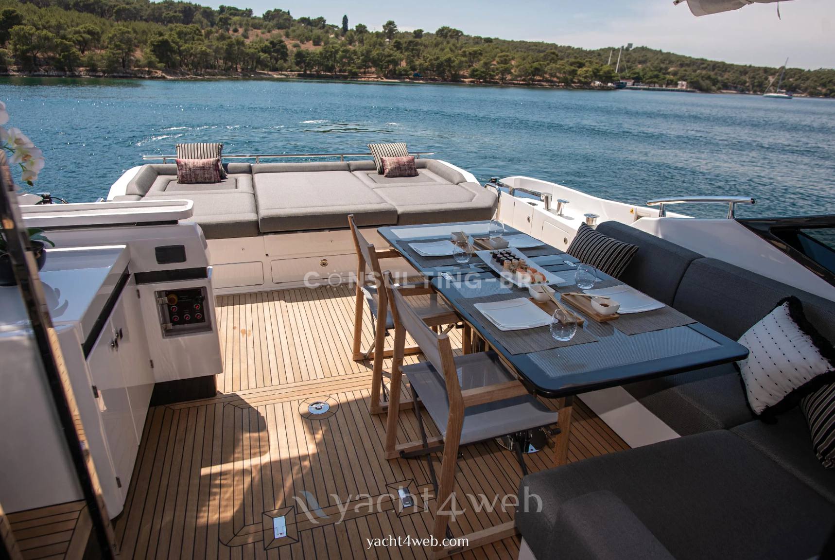 Azimut S7 机动船