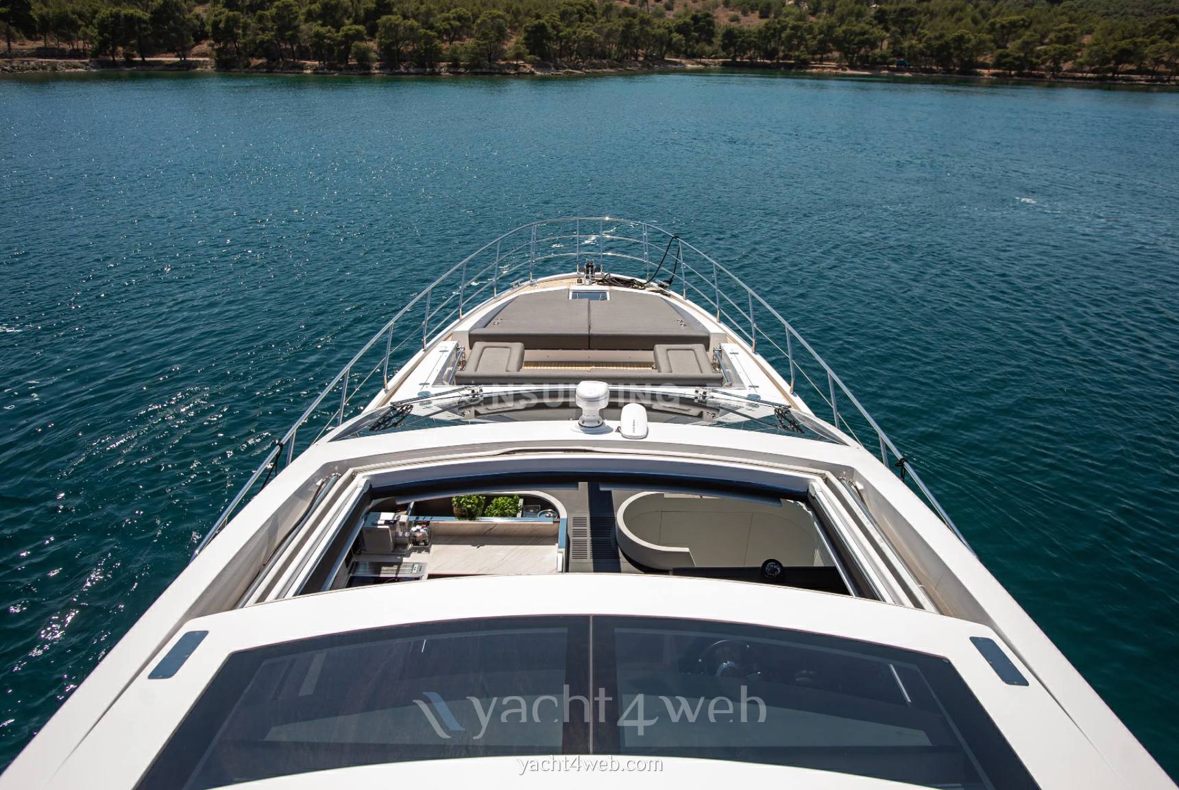 Azimut S7 机动船