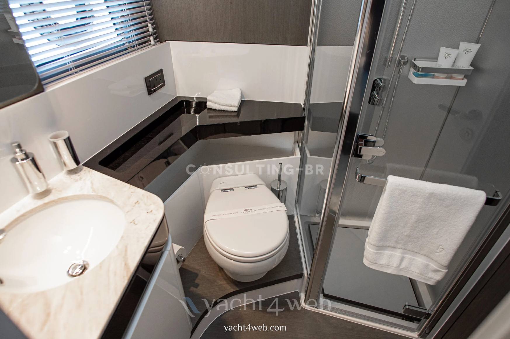 Azimut S7 驾驶桥楼 使用